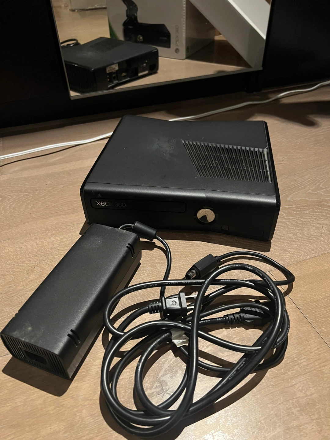 Xbox 360 Console with 2 Controllers - photo 4