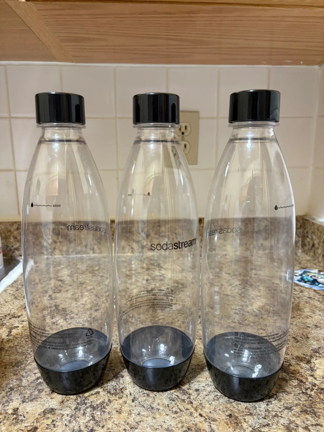SodaStream Sparkling Water Maker + 3 Bottles - photo 2