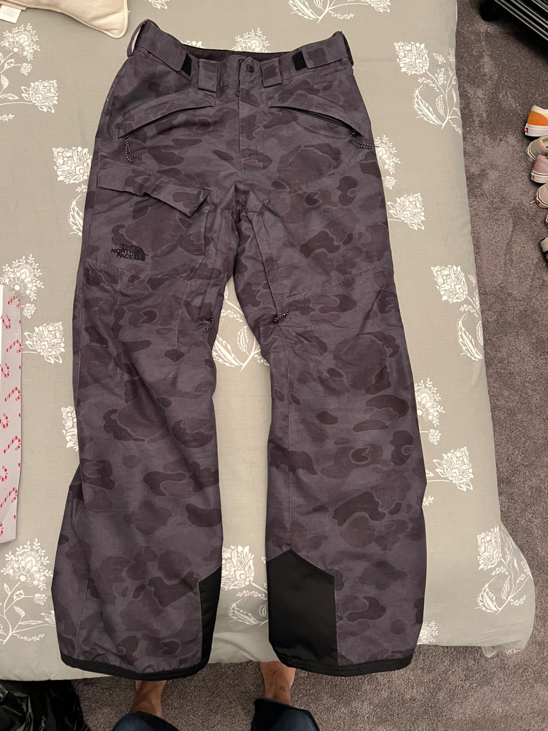 The North Face Snow Pants size small men’s.  - Camo 🏆