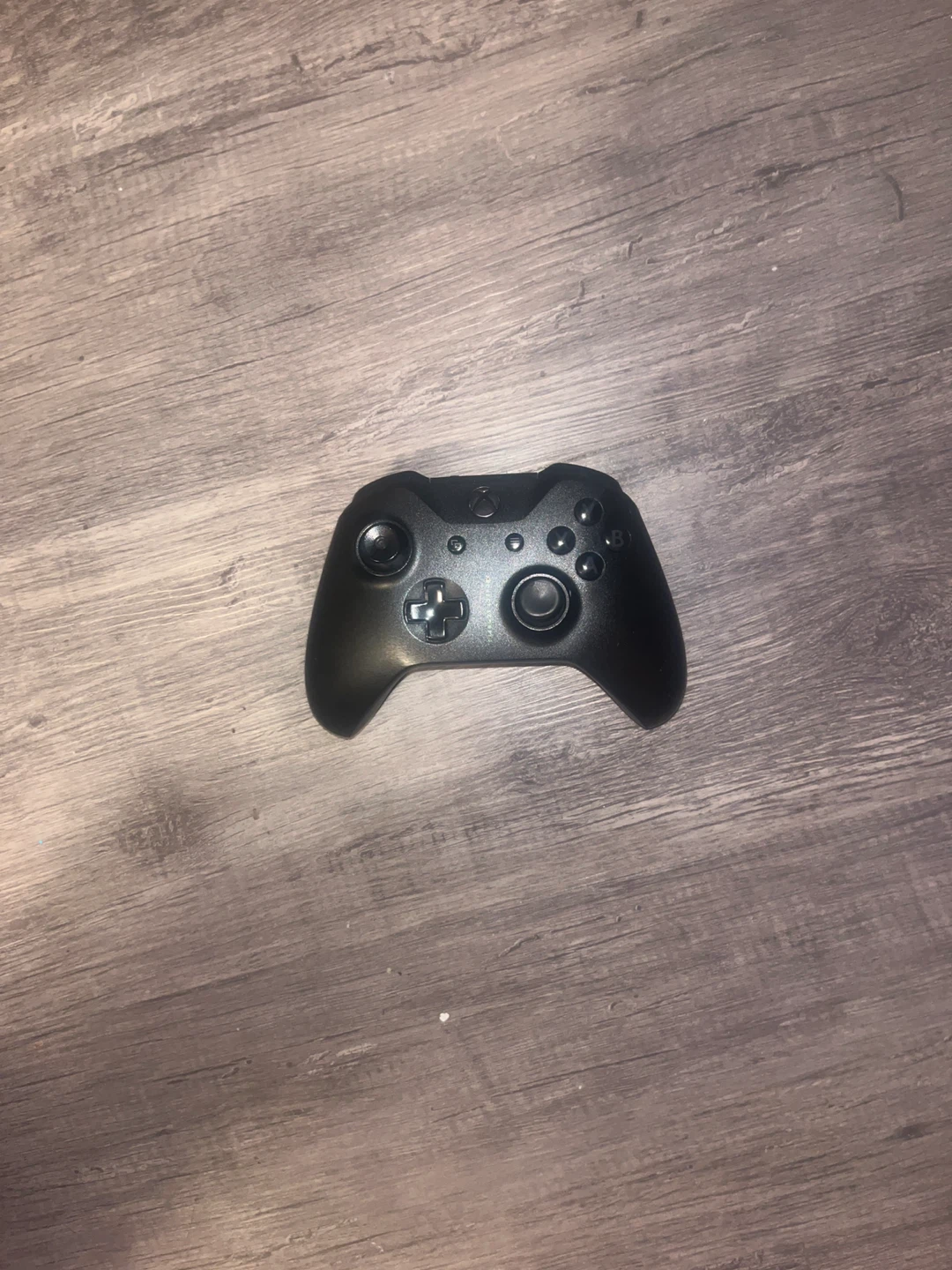 Xbox controller (works with XBOX one and series consoles)