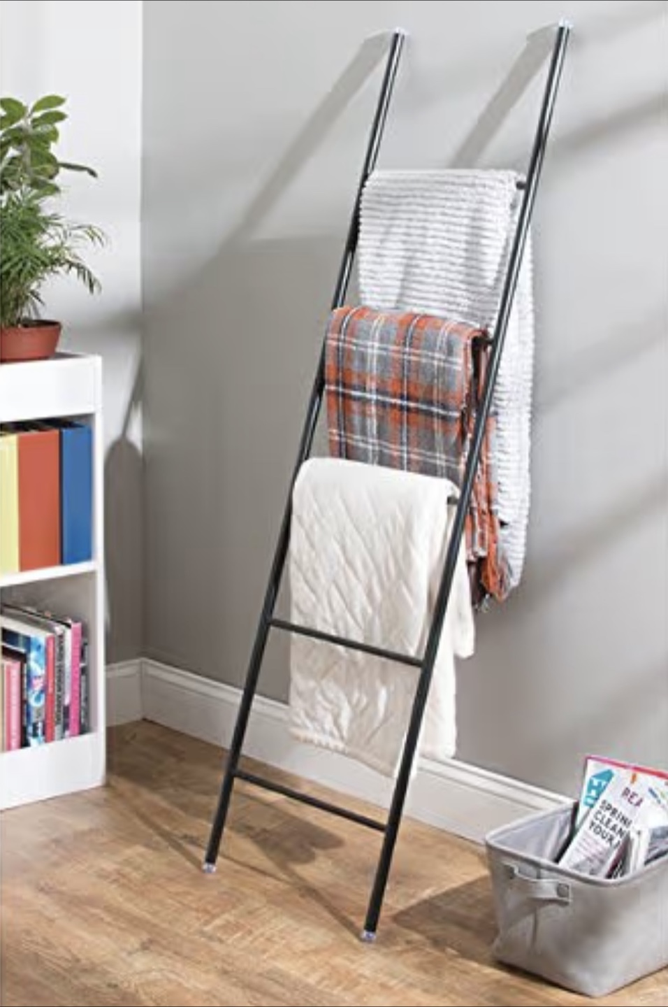 Black Metal Blanket Ladder