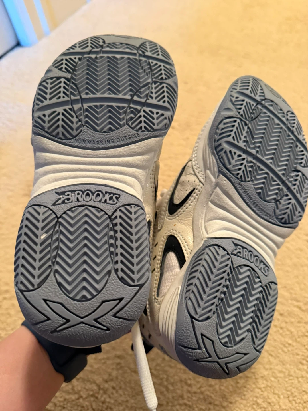 Brooks White Athletic Shoes - Size 5 - photo 2