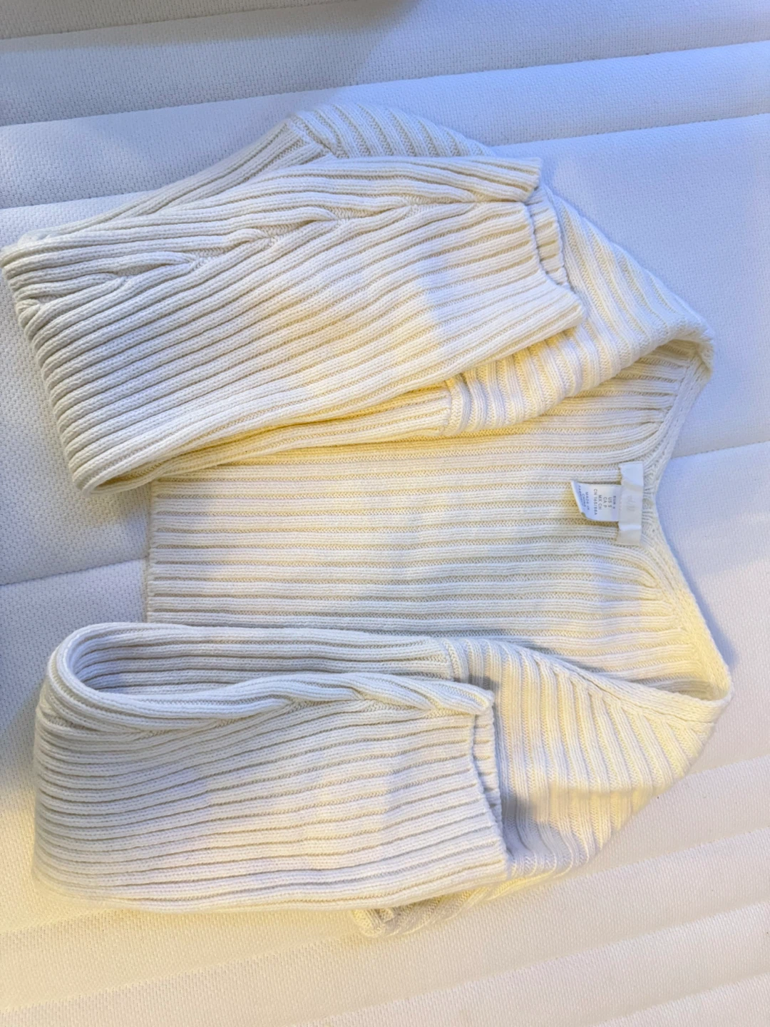 H&M Cream Cropped Knit Sweater - Size Small