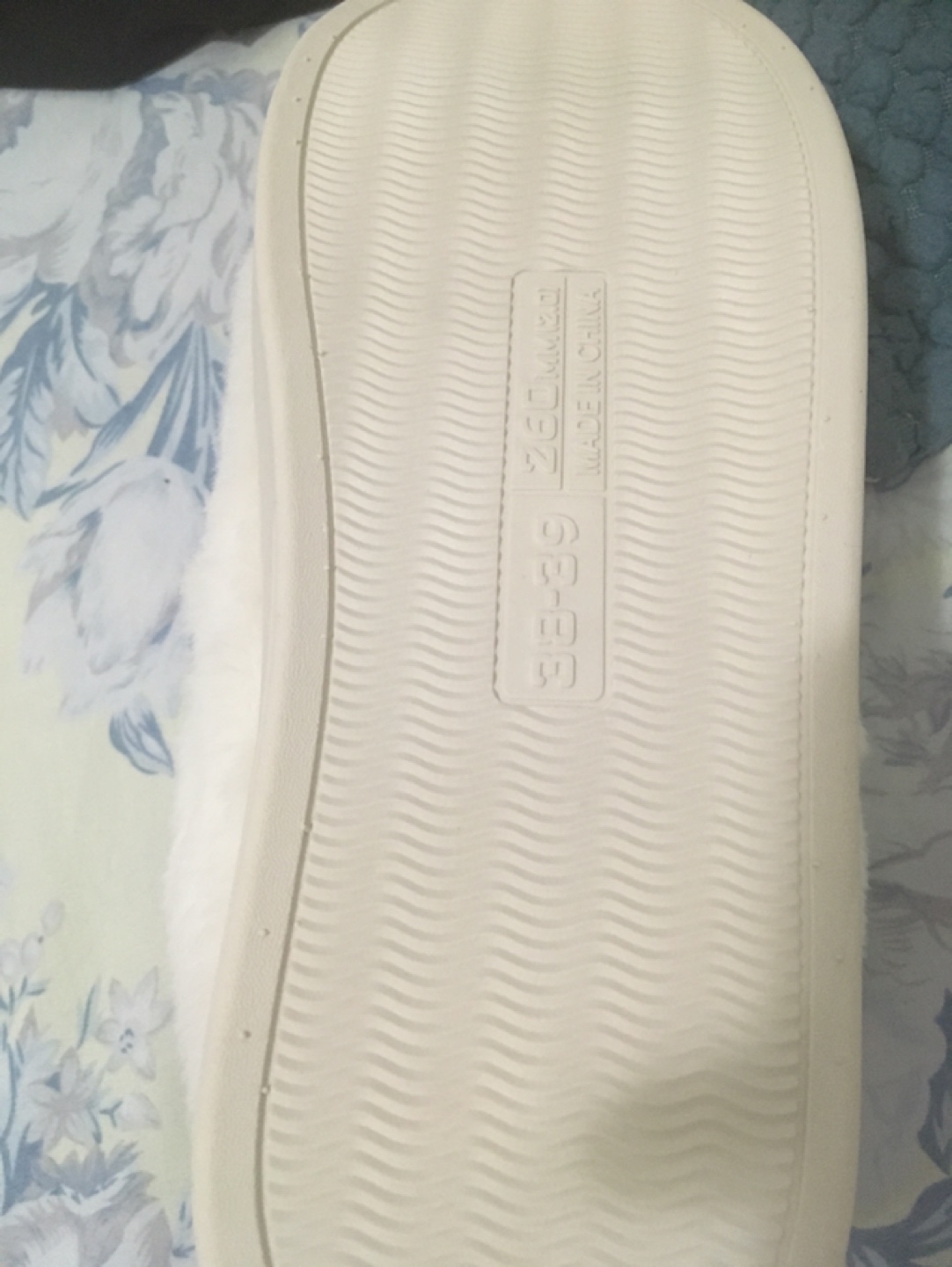 Cute White Furry Slippers Size 38-39 - photo 2