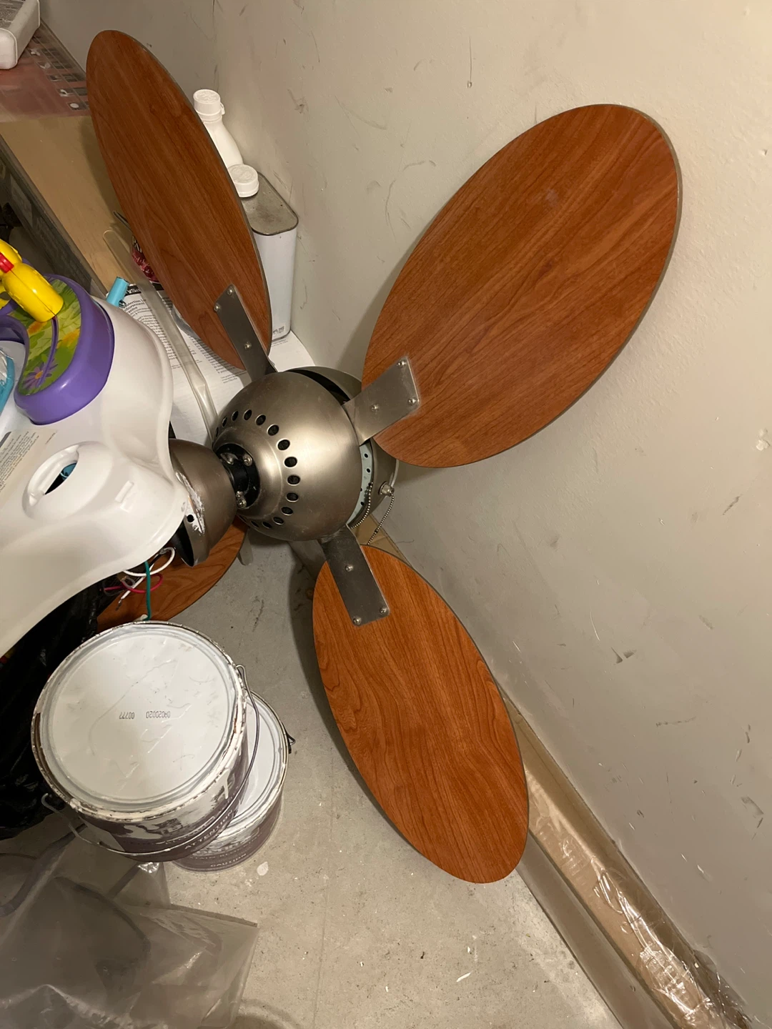 Ceiling Fan with Wood-Look Blades 🥕