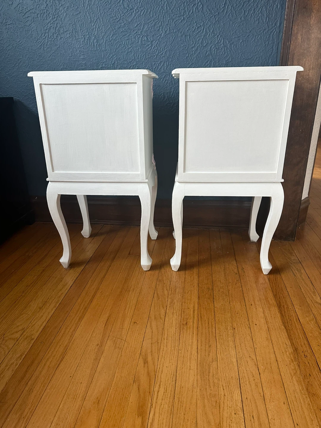 White Floral Nightstands - Set of 2 - photo 2