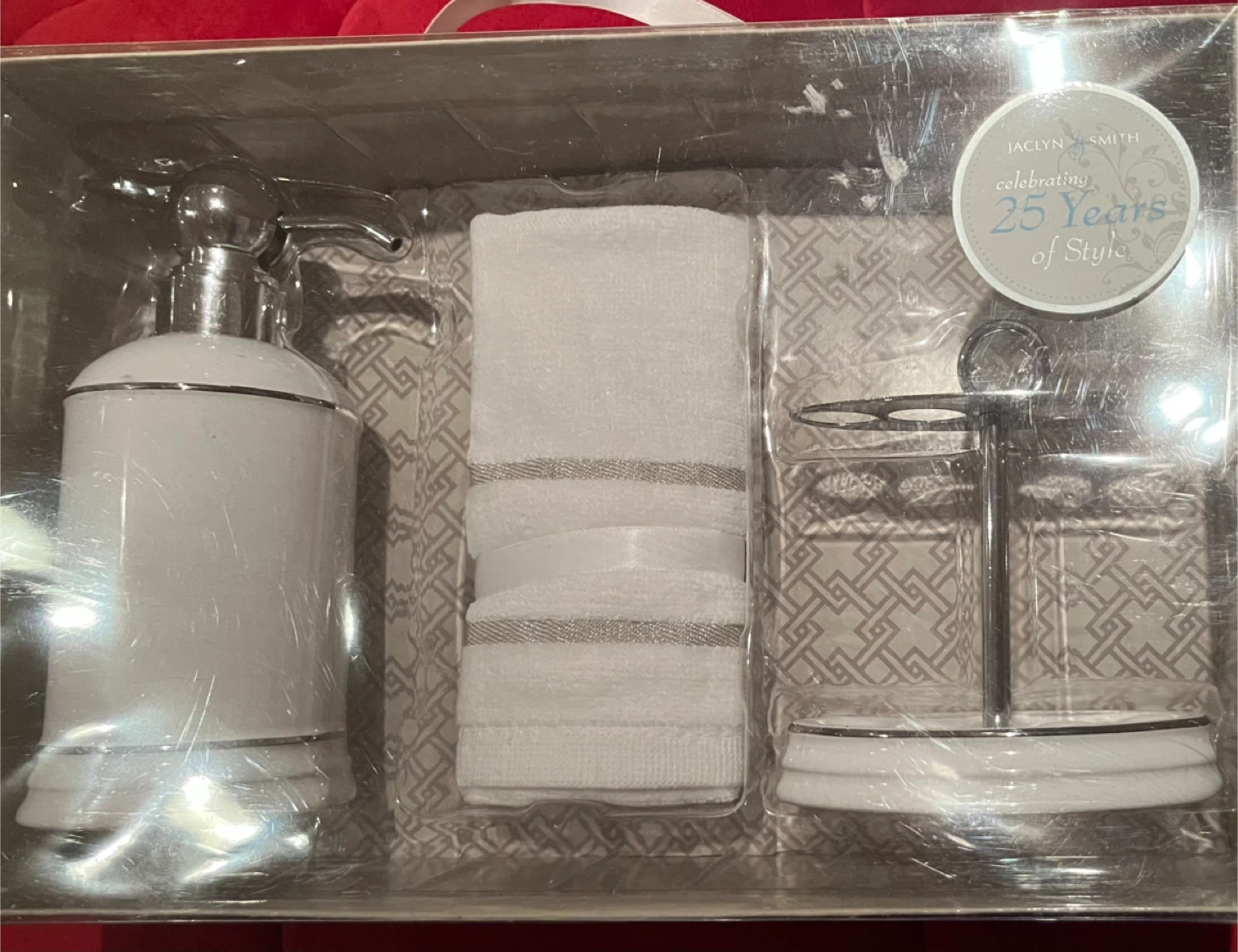 Jaclyn Smith bathroom set (new) - photo 3