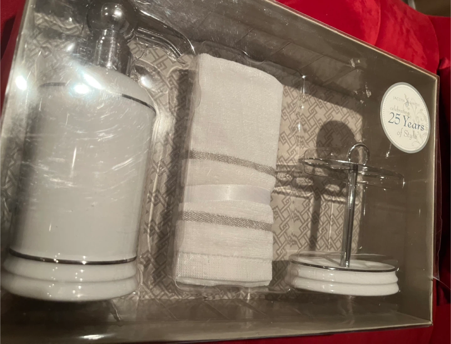 Jaclyn Smith bathroom set (new) - photo 2