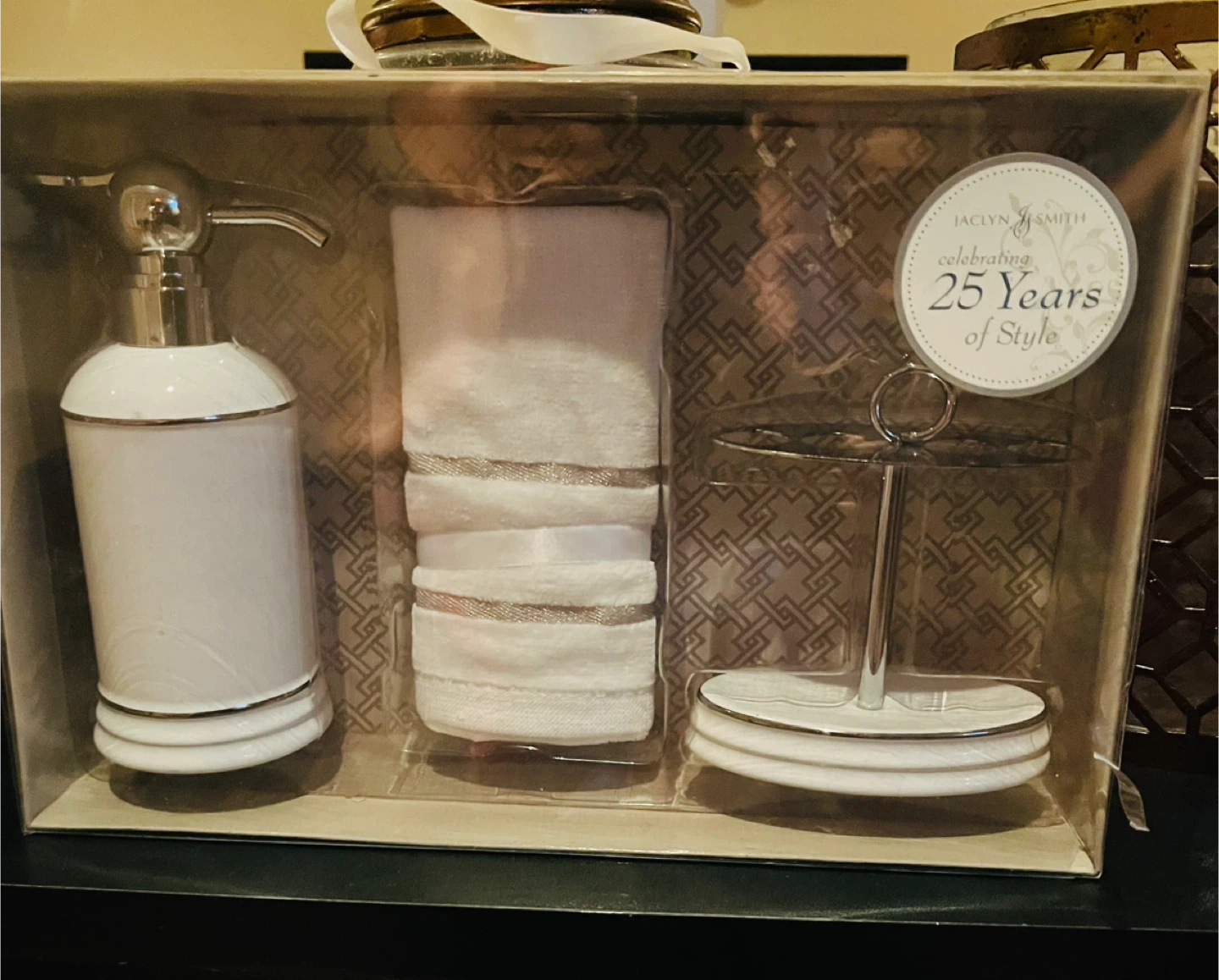 Jaclyn Smith bathroom set (new)