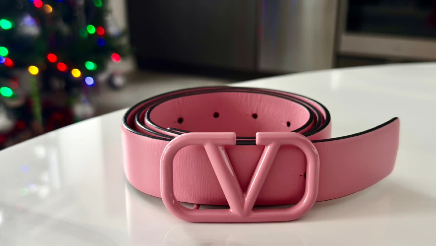 Valentino Garavani VLogo Signature Leather Belt Pink.
