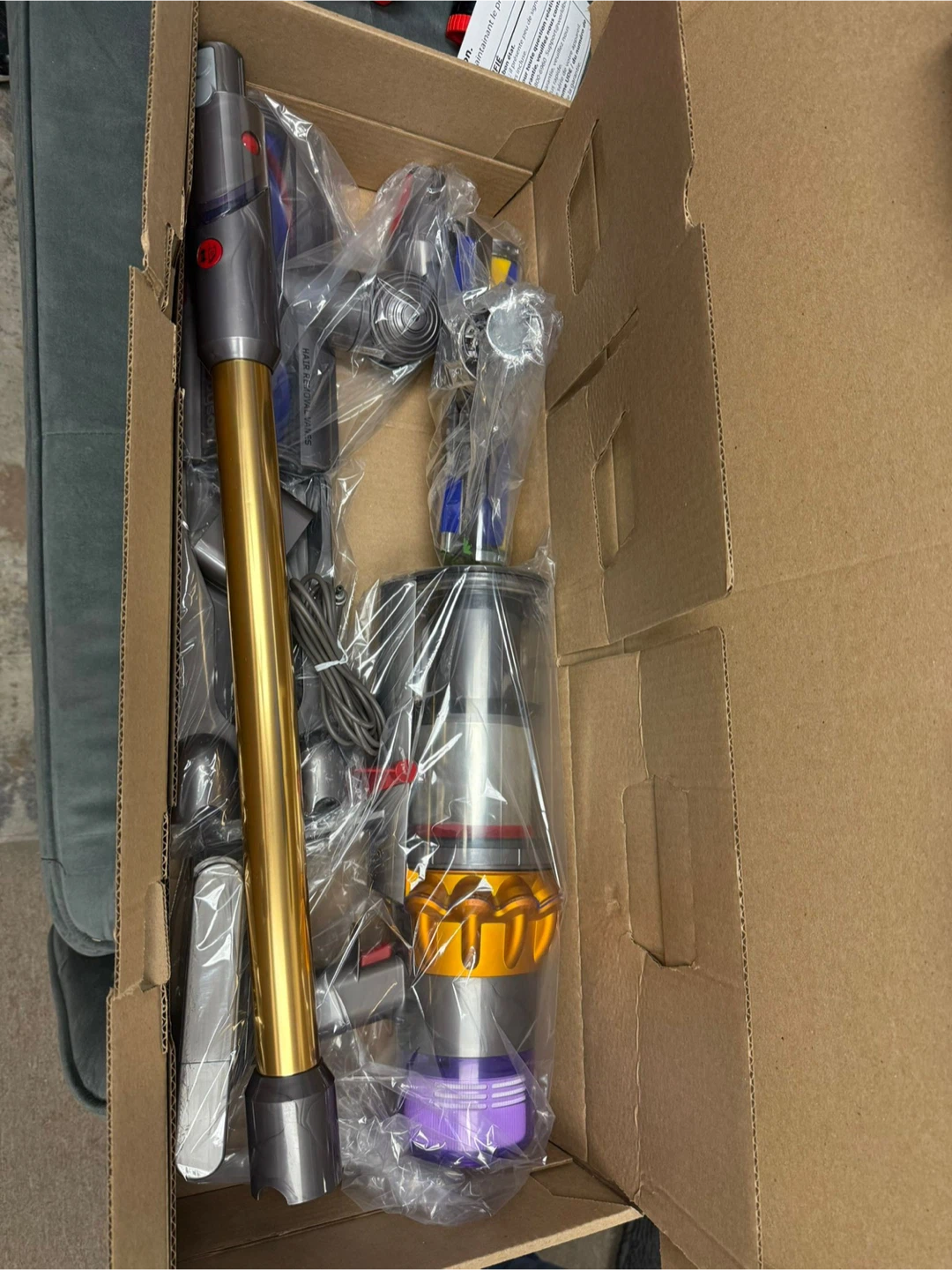 Dyson V7 Advanced Cordless Stick Vacuum - photo 4