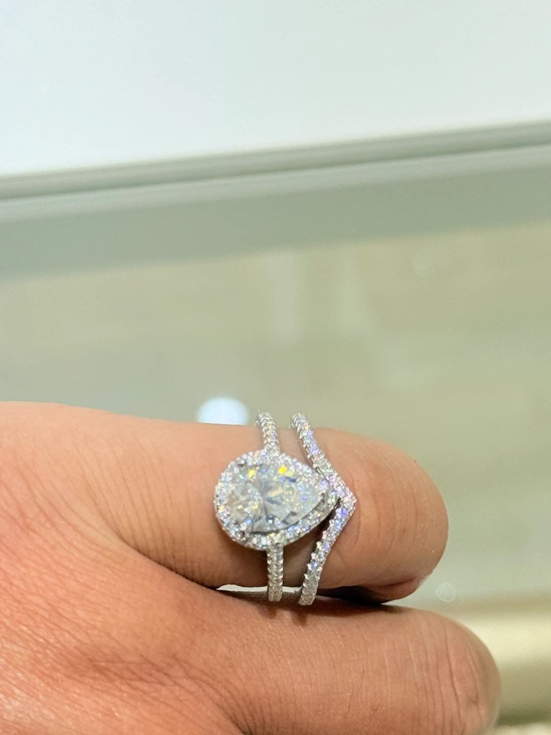 2 carats 925 silver pear cut moissanite engagement ring - photo 4