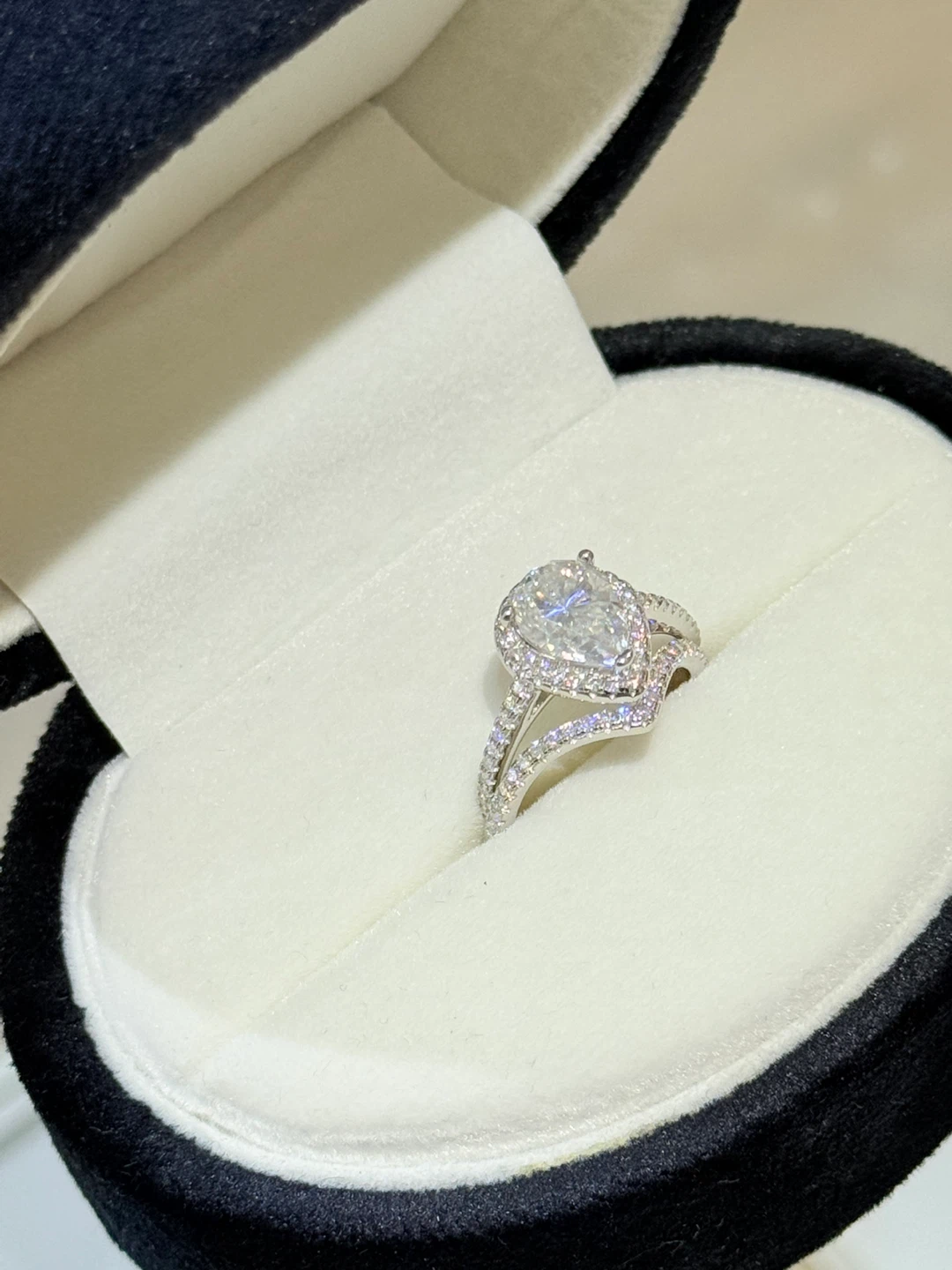 2 carats 925 silver pear cut moissanite engagement ring - photo 2