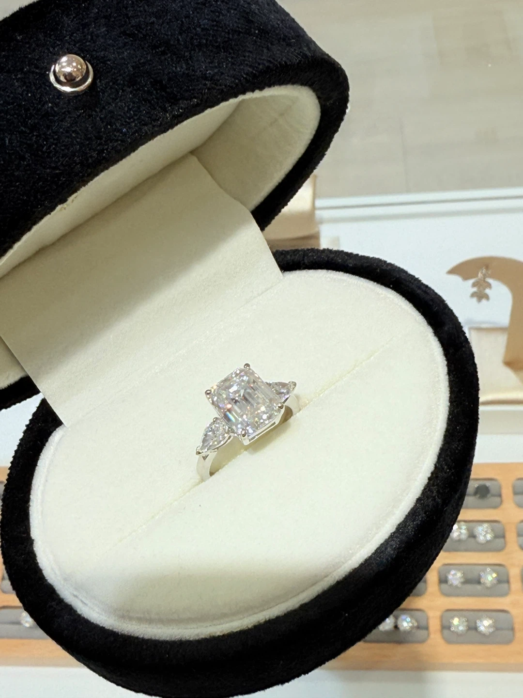 5 carats 925 silver emerald cut moissanite ring - photo 3