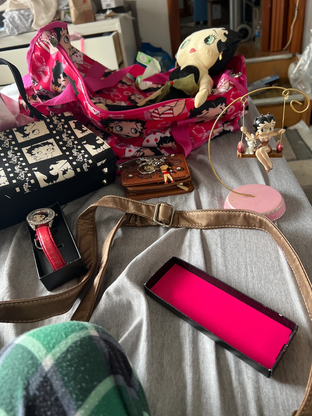 Betty Boop Items: Bag, Wallet, Watch, More! - photo 2
