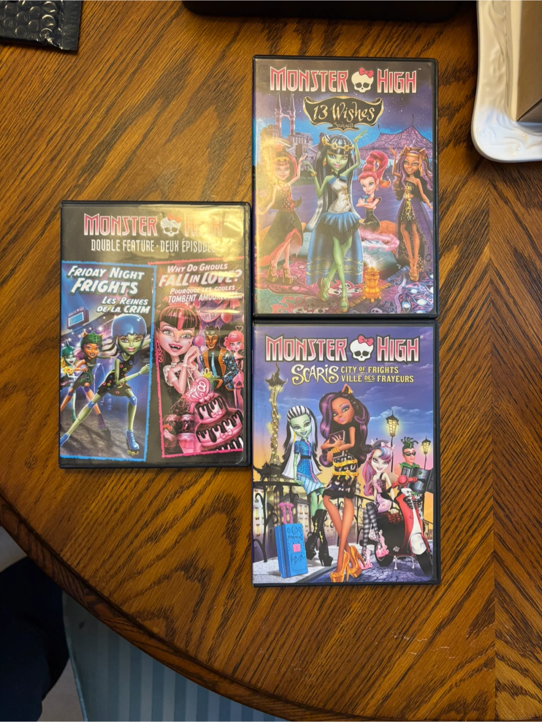 ✨✨Monster High DVD Lot