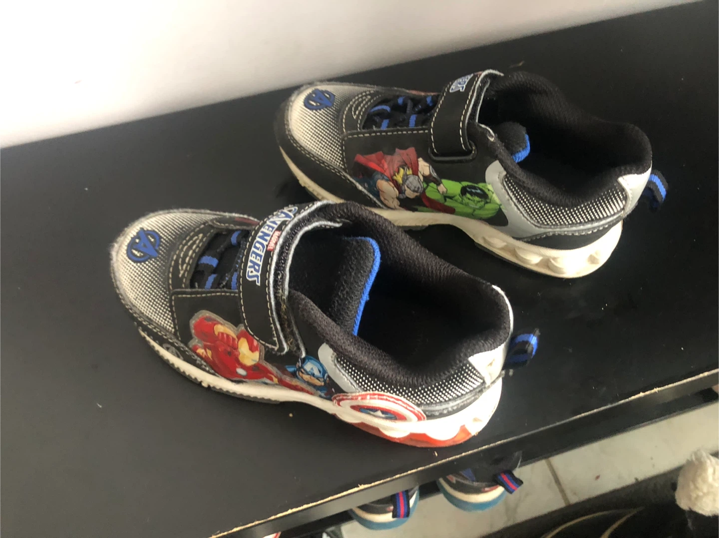 Avengers Size 11 Kids' Light-Up Sneakers