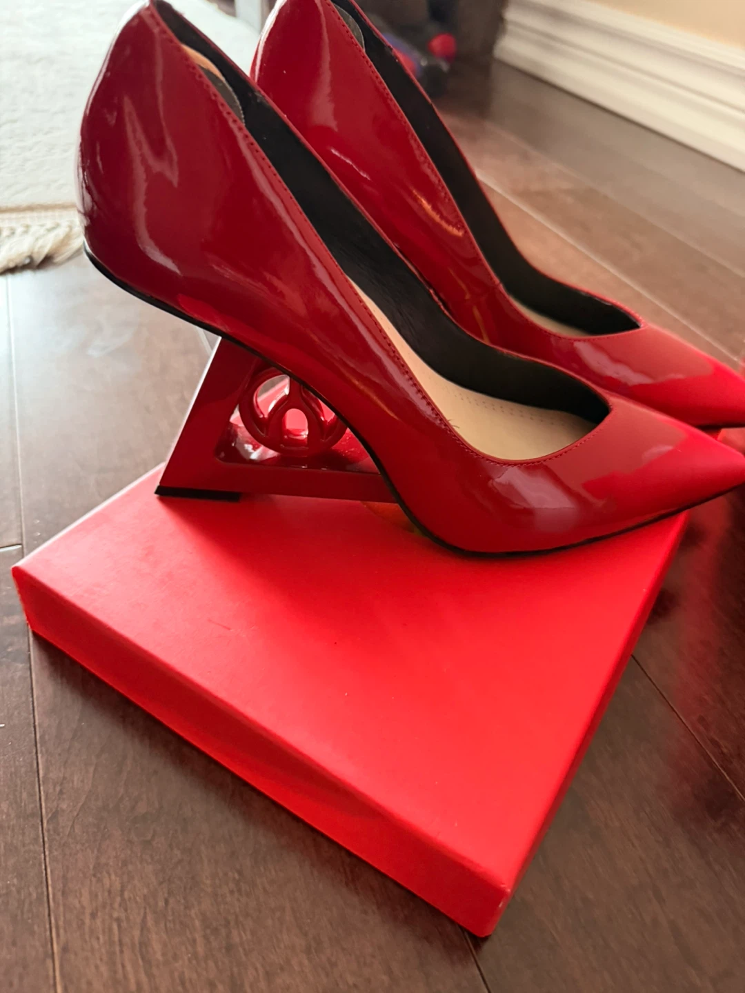 Browns Wishbone Tori Red Patent Heels - Size9.5🏆