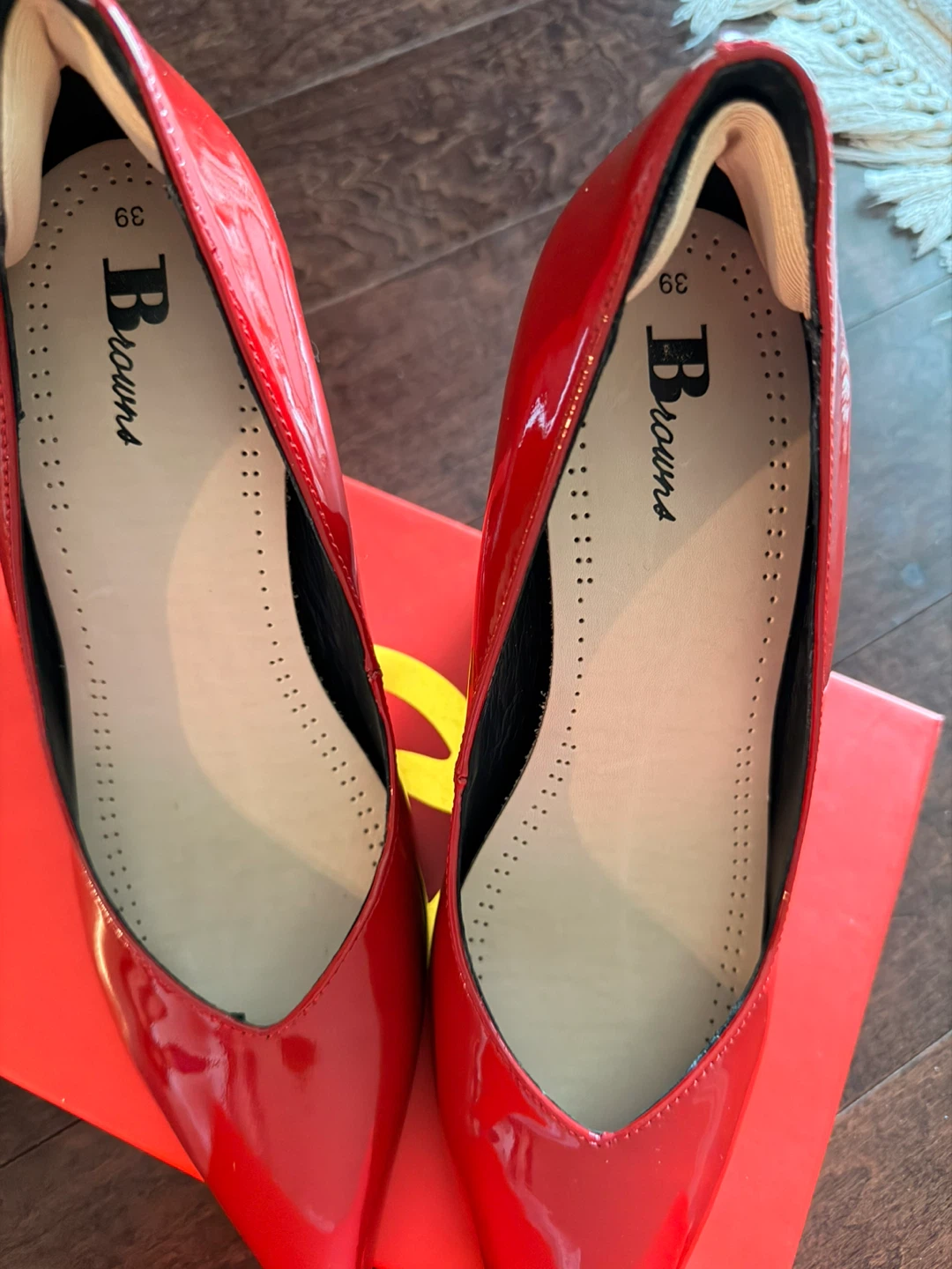 Browns Wishbone Tori Red Patent Heels - Size9.5🏆 - photo 4