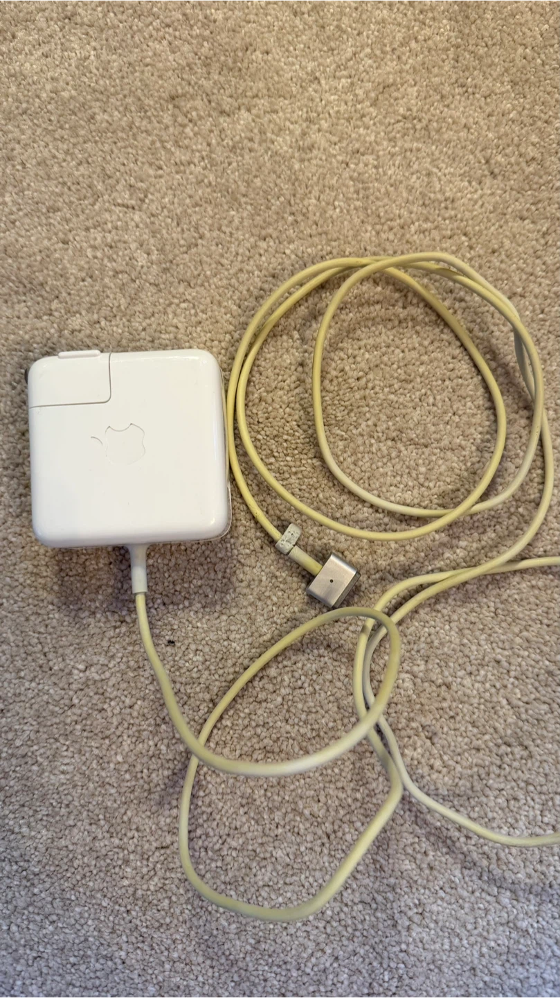 Apple Macbook Charger - photo 2