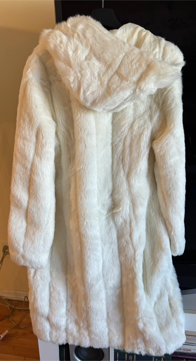 TNG White Faux Fur Coat - New with Tags! - photo 2
