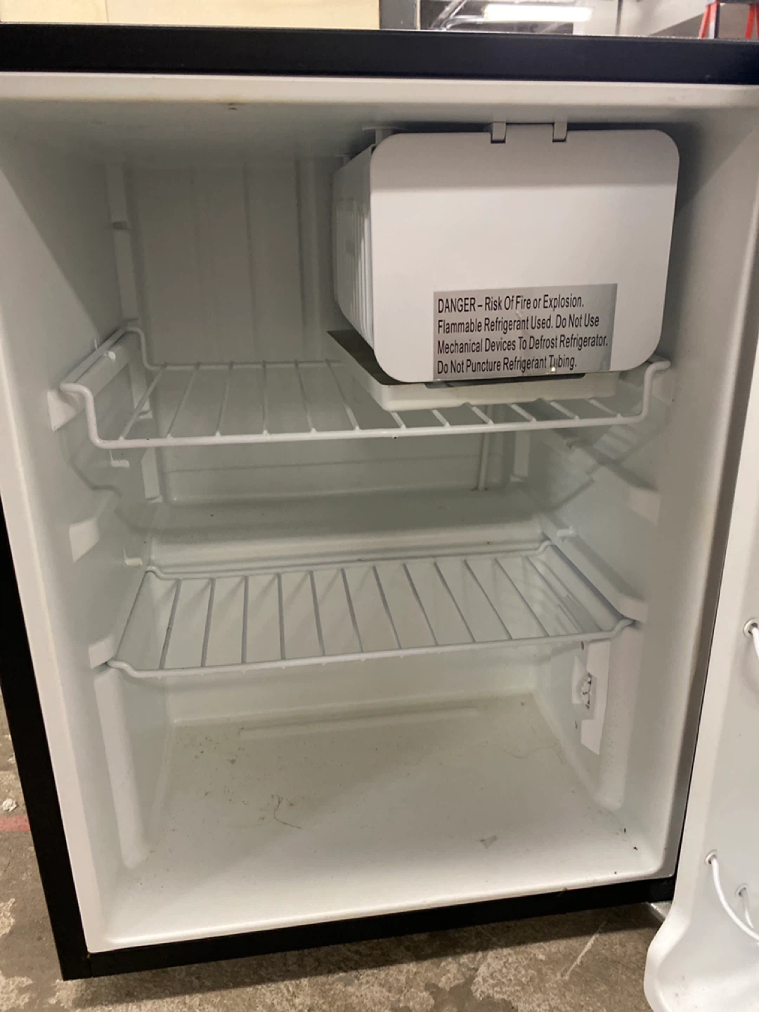 Galanz mini fridge - photo 3