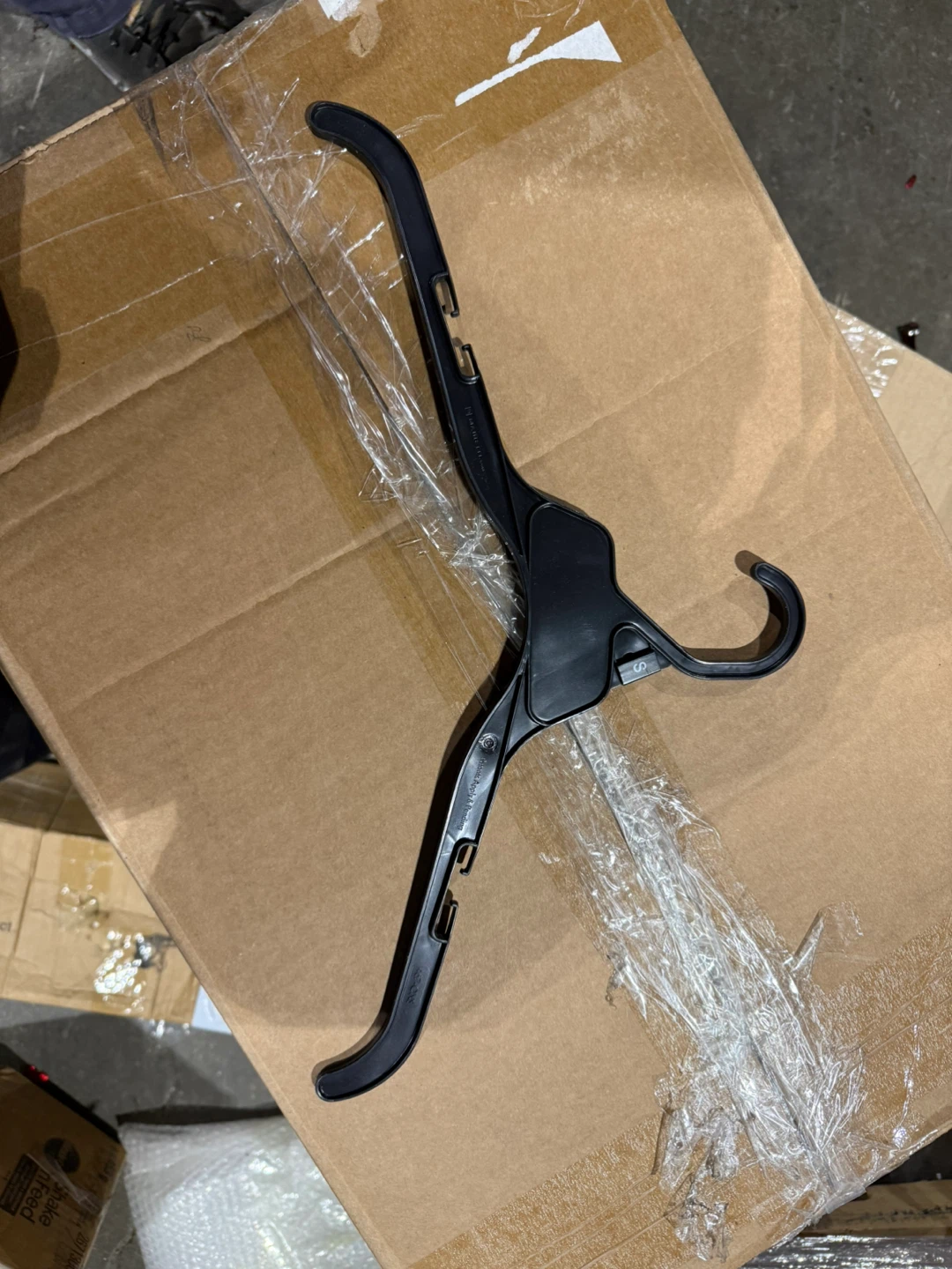 free plastic coat hangers 1000 pieces