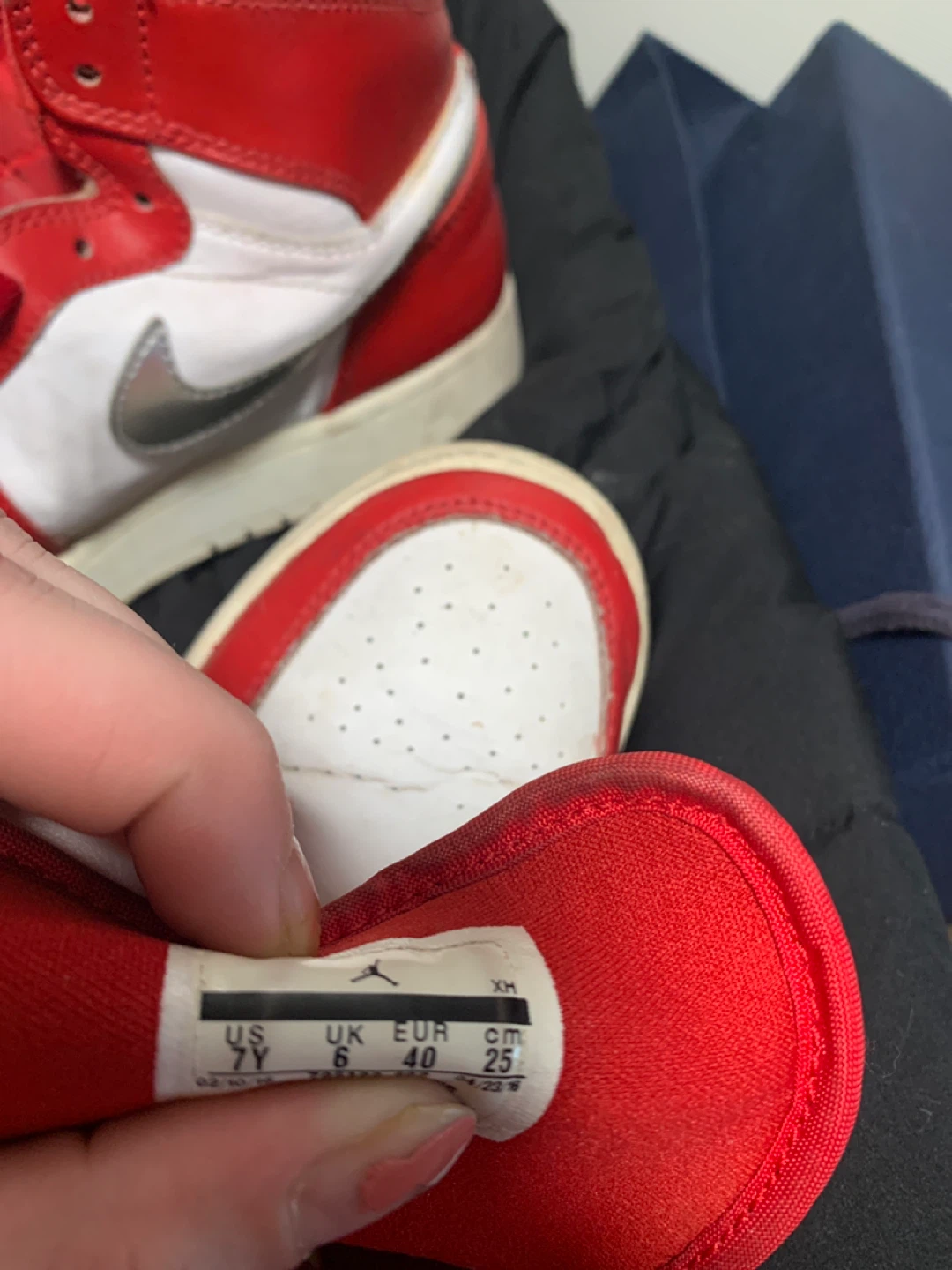 Air Jordan 1 High Red/White - Size 7Y - photo 3