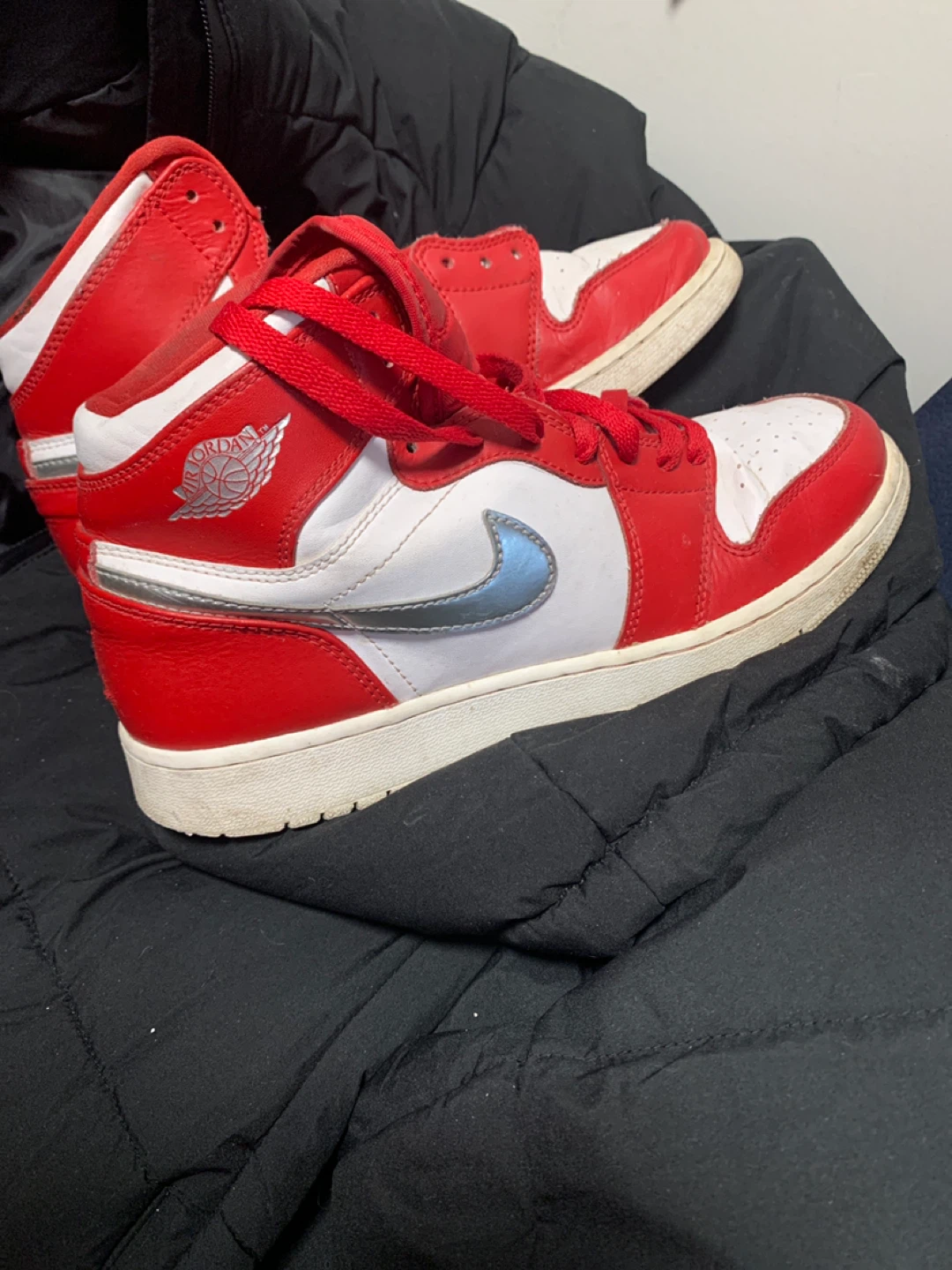 Air Jordan 1 High Red/White - Size 7Y