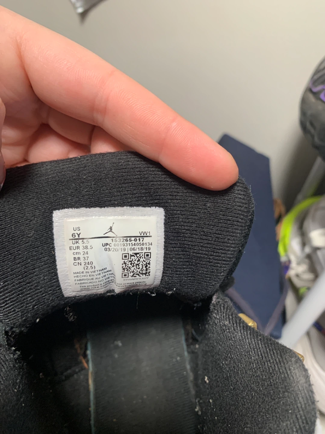 Jordan 12 Retro TW Black/Taxi - Size 6.5 Youth - photo 4