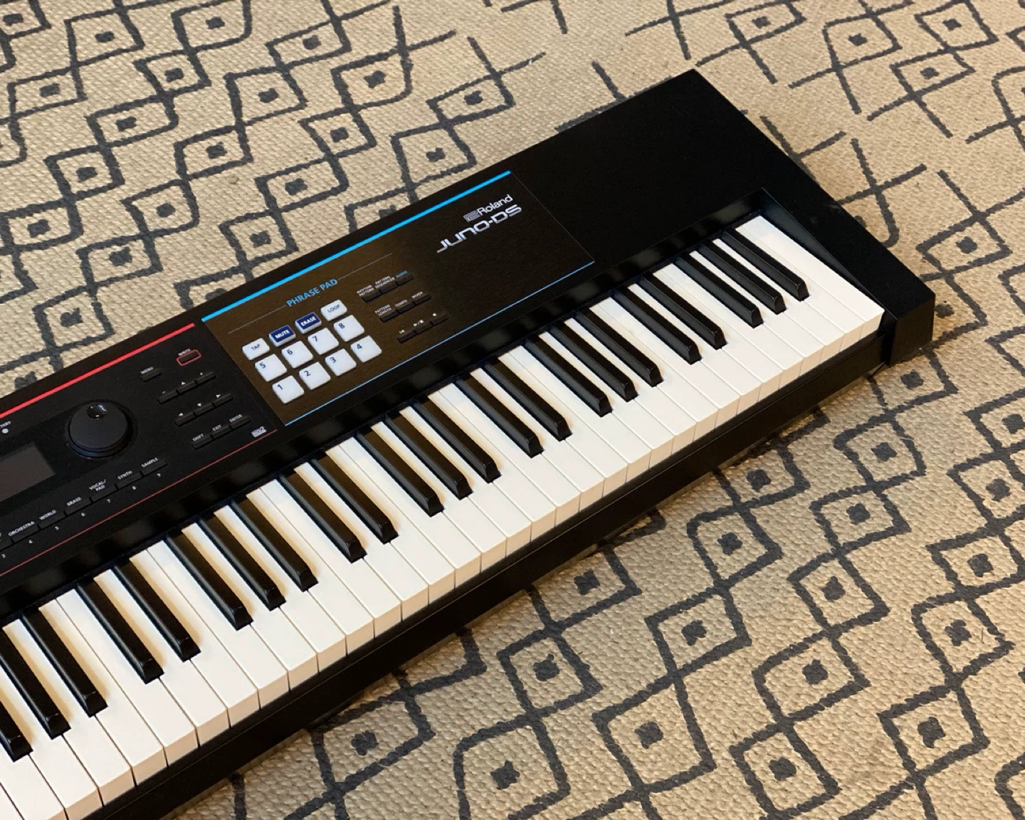 Roland Juno-DS Synthesizer Keyboard