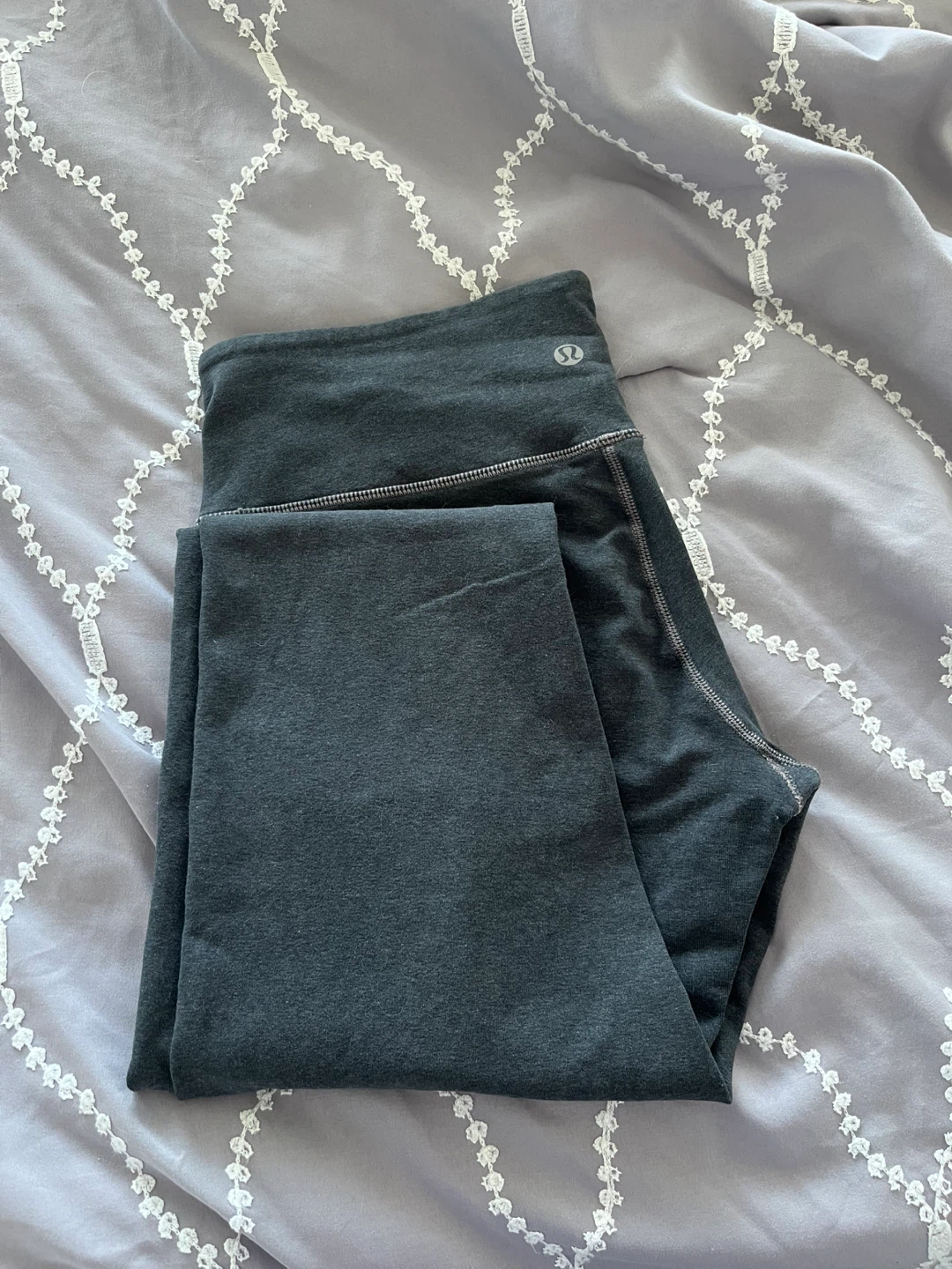 Lululemon Grey Leggings - Size 8 🧡