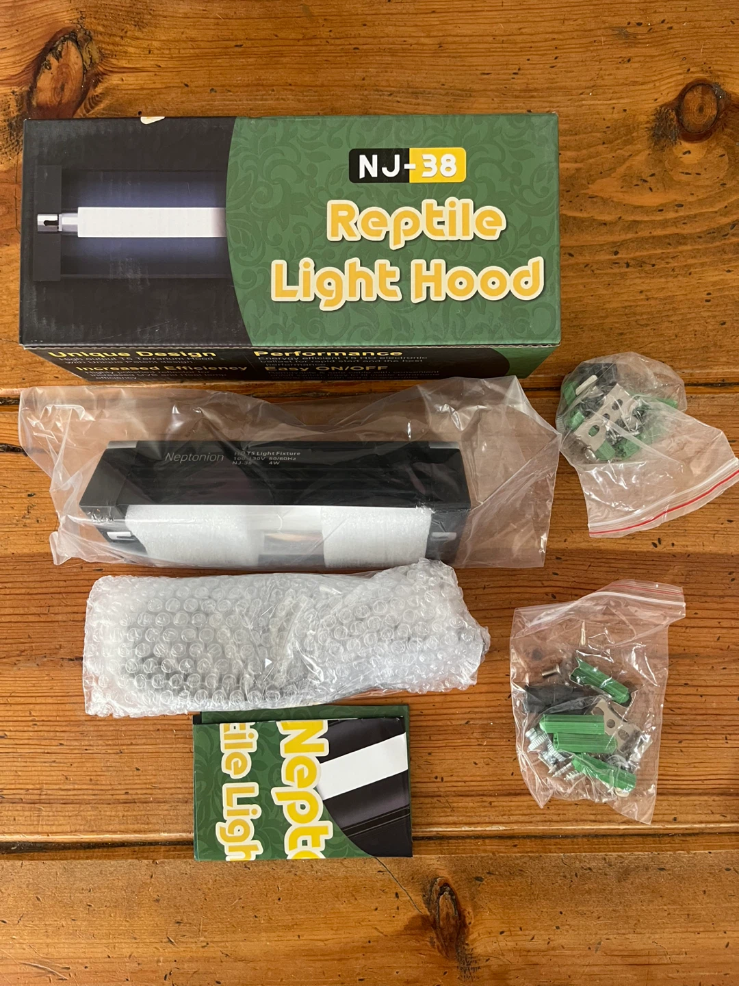 UVB Reptile Light Fixture with 10.0 Bulb – Brand New