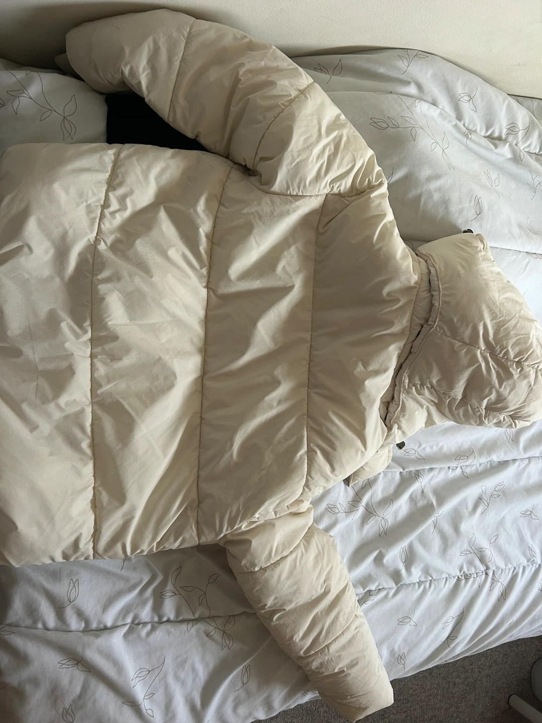 American Eagle XS Puffer Jacket - Cream