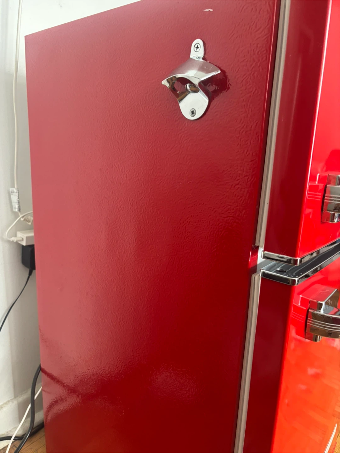 Frigidaire Retro Red Fridge - photo 2