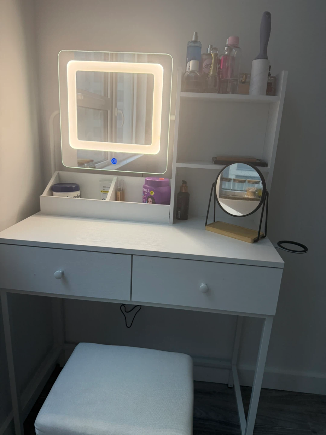 White Vanity Table with Lighted Mirror and Stool - photo 4