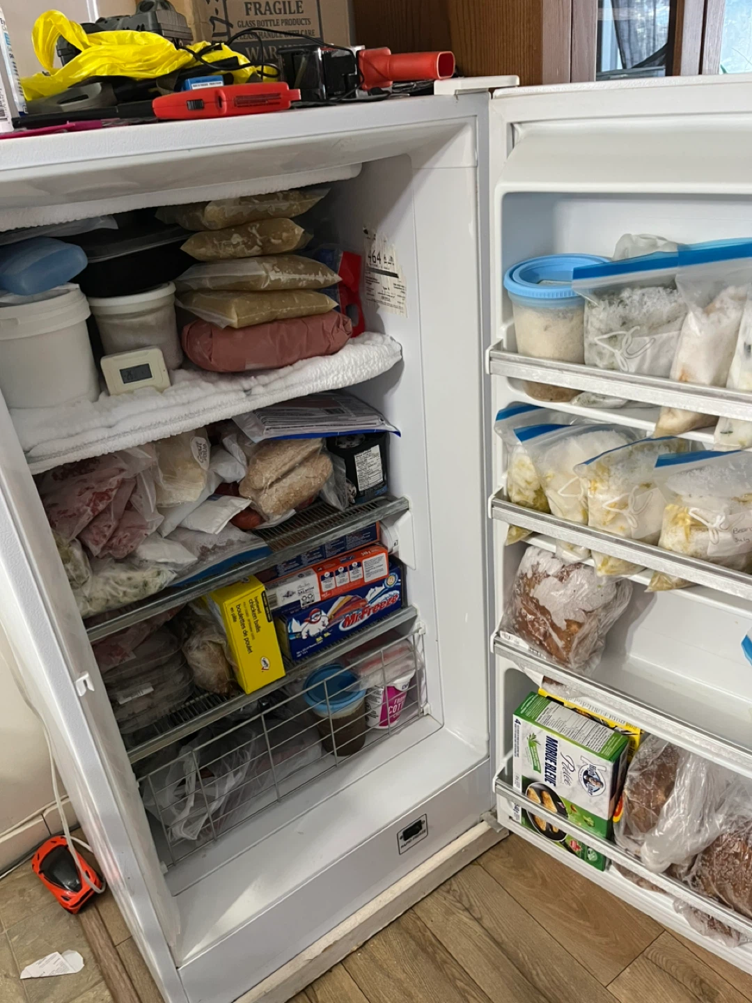 White Upright Freezer -13.6 cu. ft. - photo 4