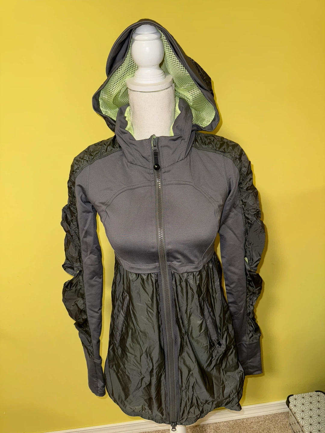 Lululemon Jacket - photo 2