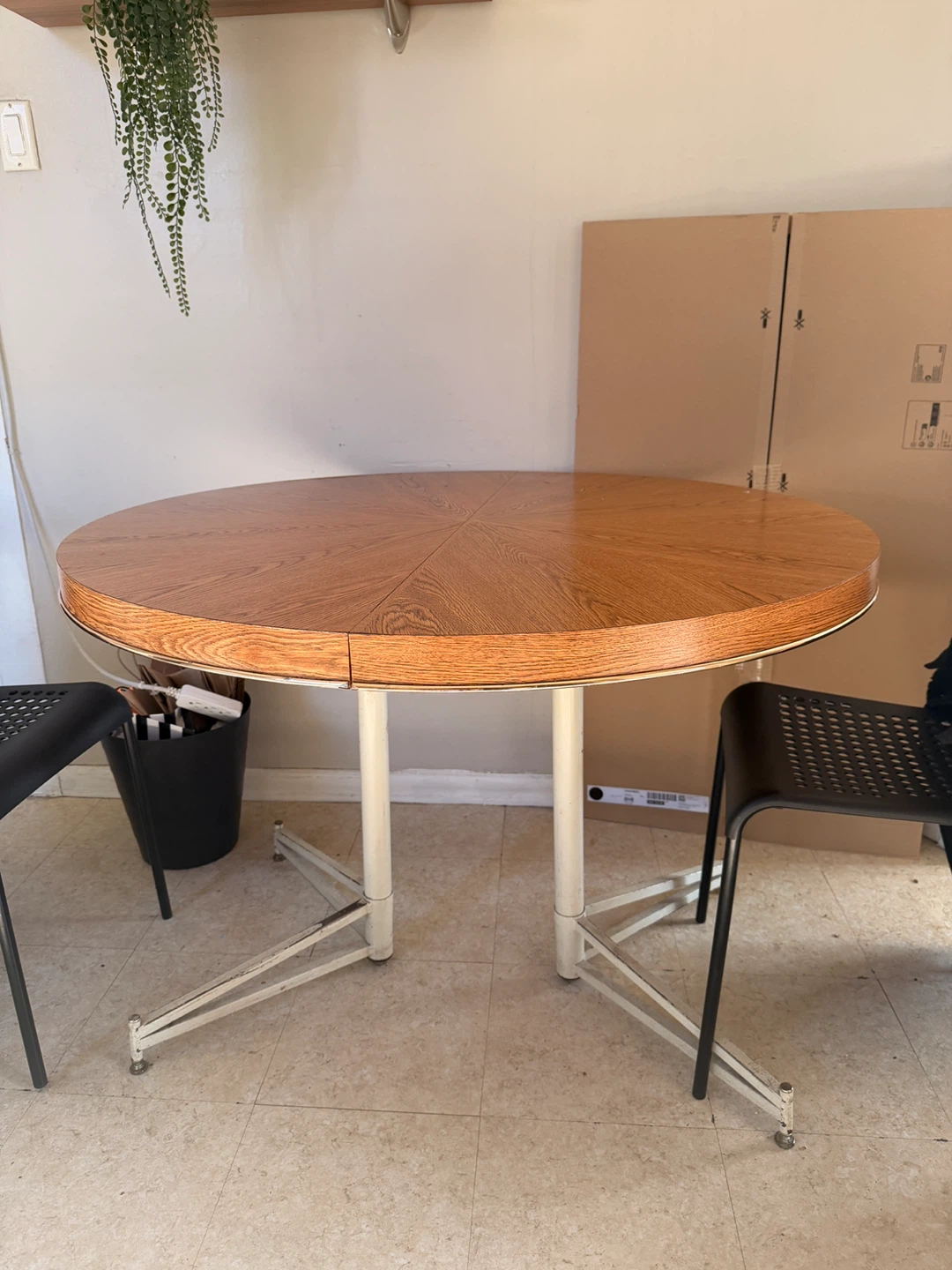 Round Wooden Dining Table - photo 3