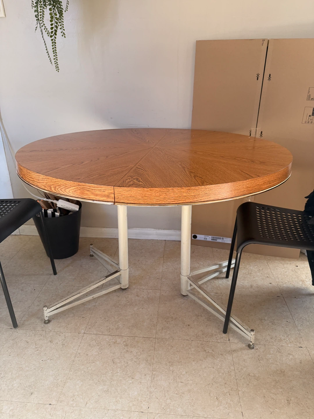 Round Wooden Dining Table - photo 4