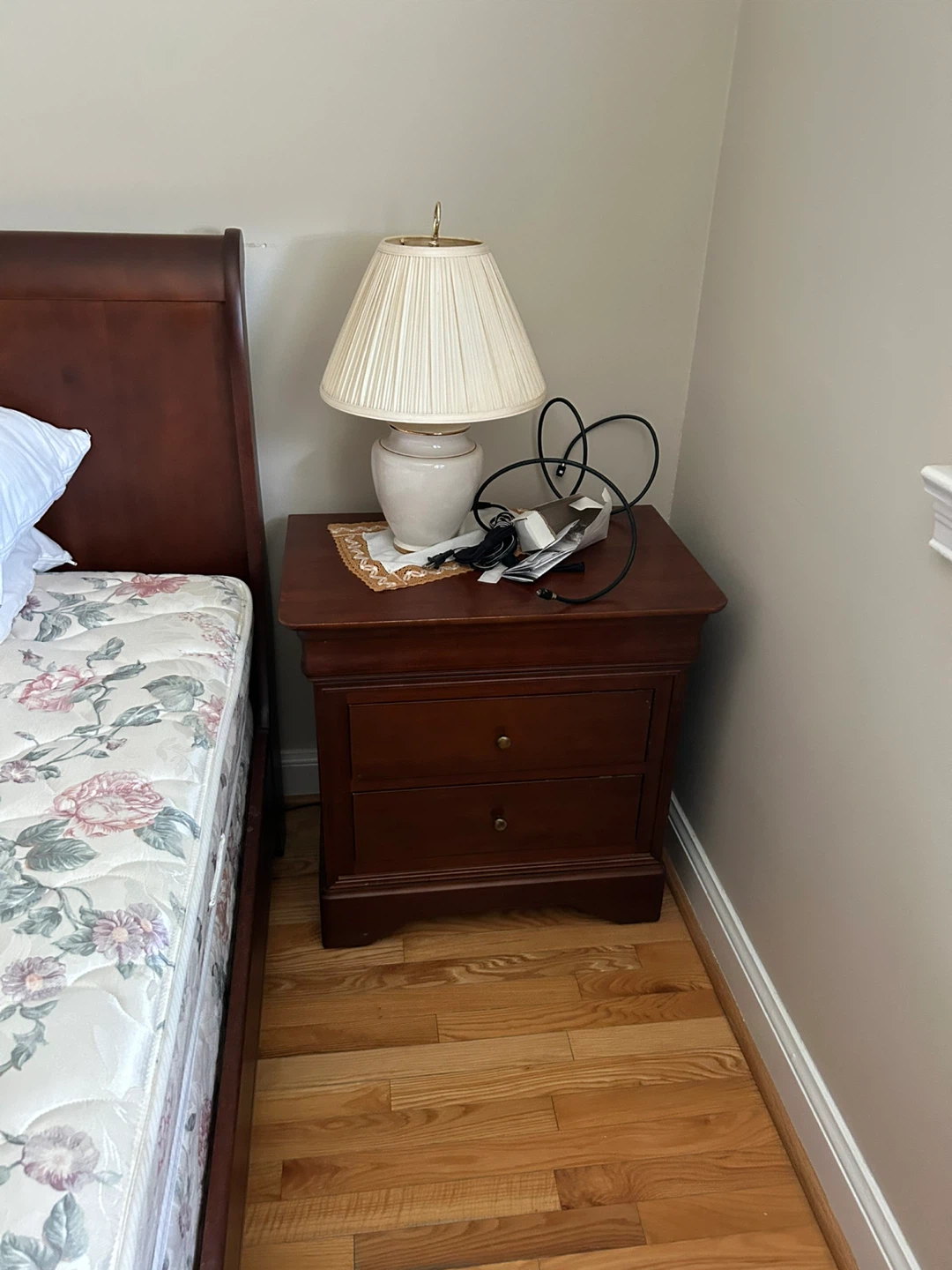 Bedroom Dresser & Nightstand Set - photo 2
