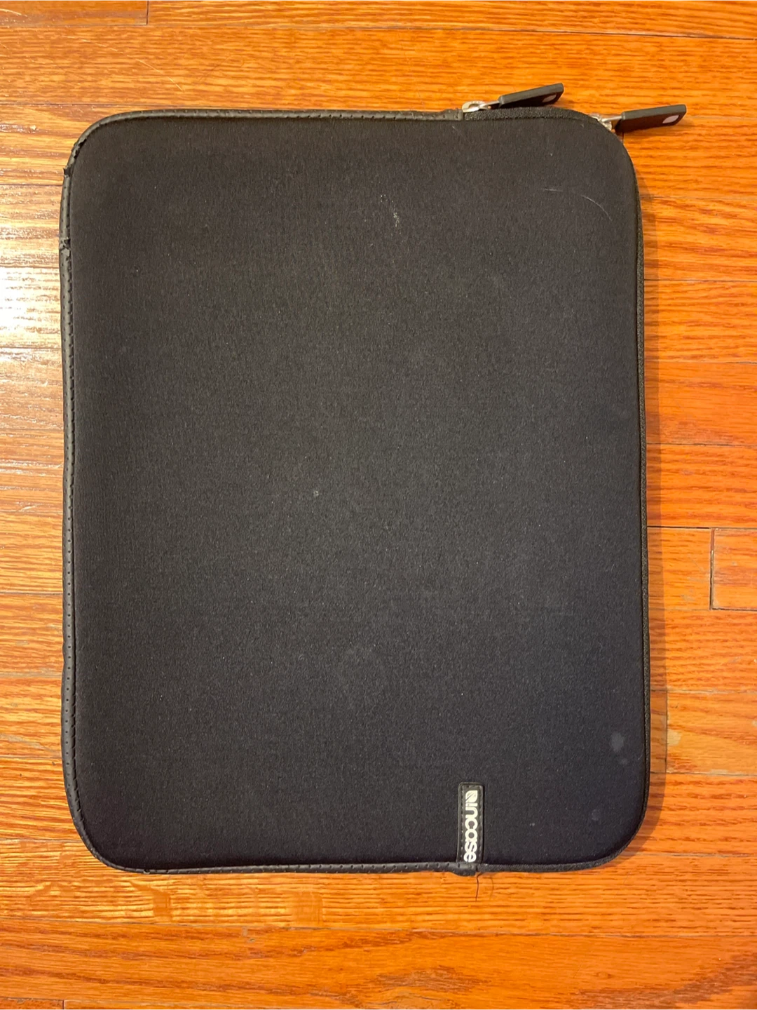 #🧡 Incase Black Laptop Sleeve