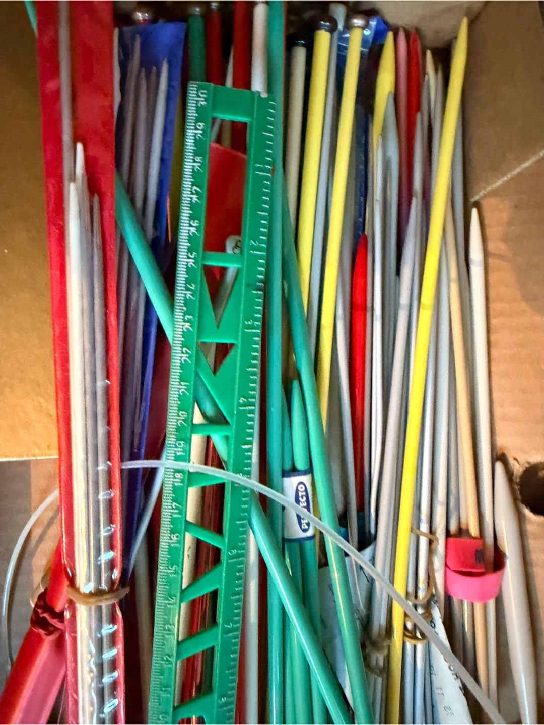 Vintage Knitting Needle Set with Box - photo 3