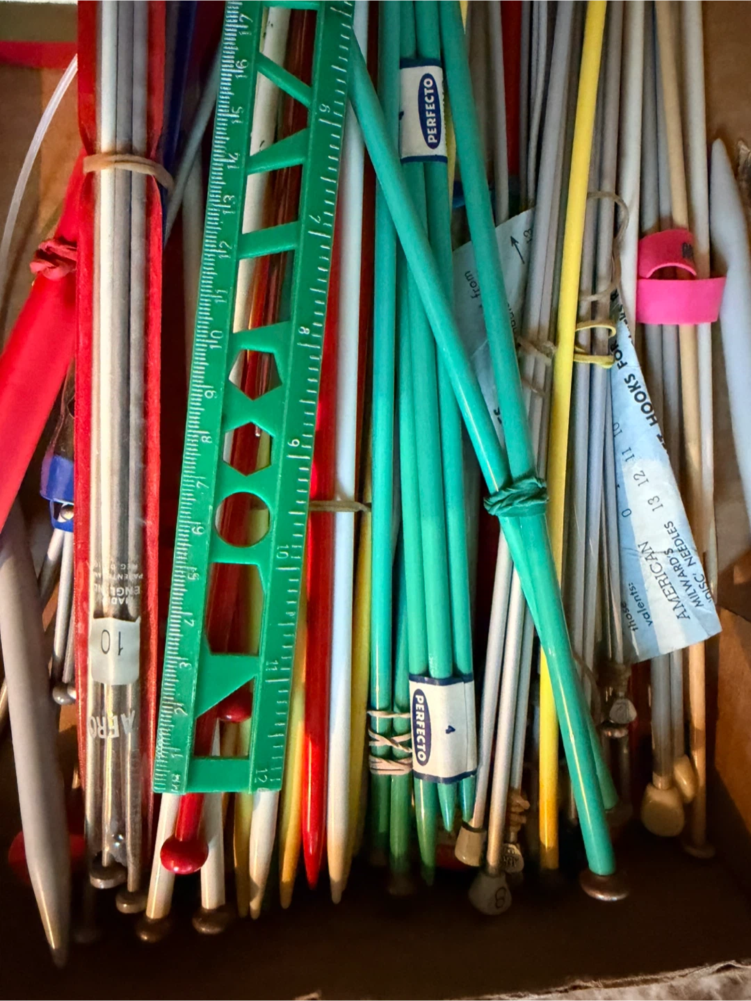 Vintage Knitting Needle Set with Box - photo 2