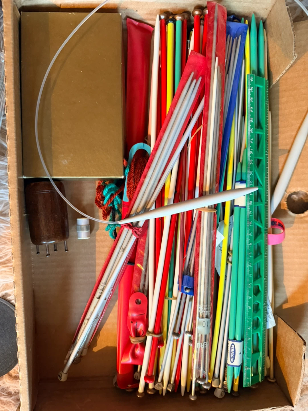 Vintage Knitting Needle Set with Box - photo 5