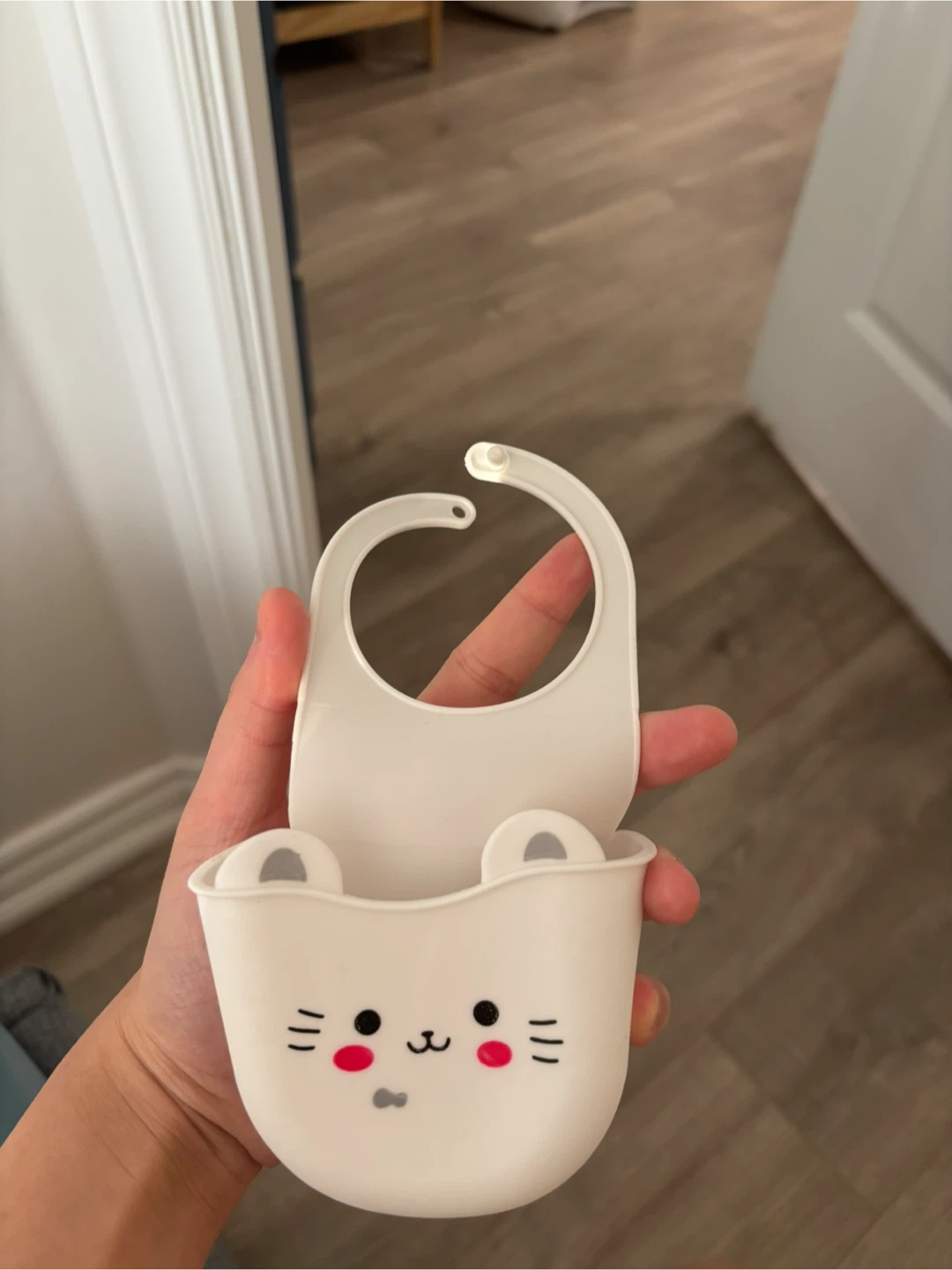 Cat sponge holder