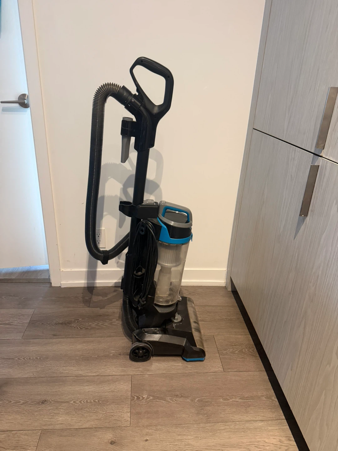 Bissell CleanView Vacuum Cleaner - photo 2