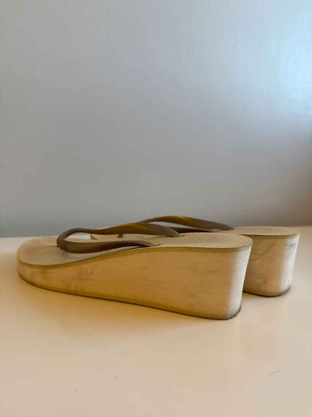 Havaianas High Light Gold Flip Flops Size 9/10 - photo 3