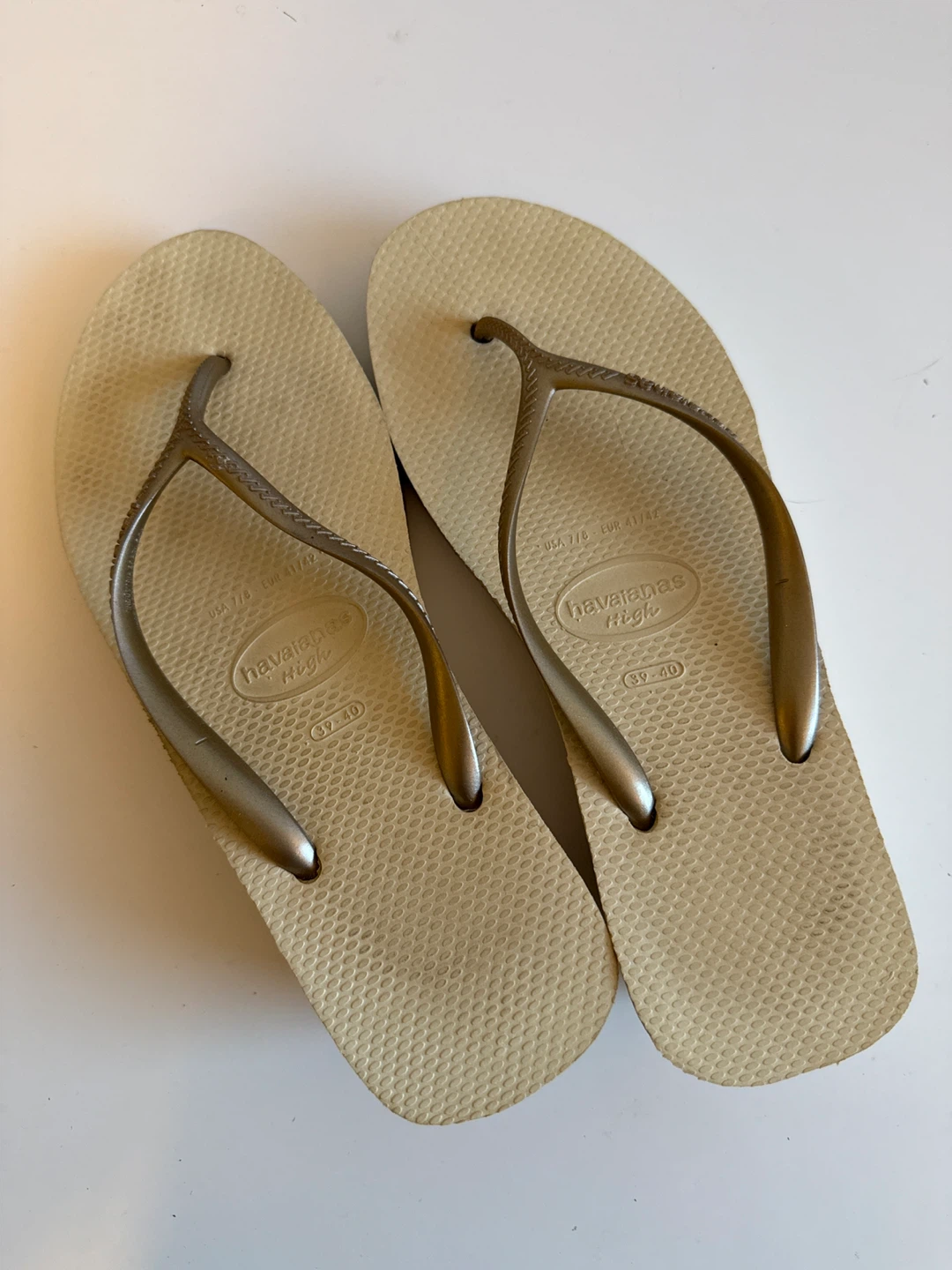 Havaianas High Light Gold Flip Flops Size 9/10