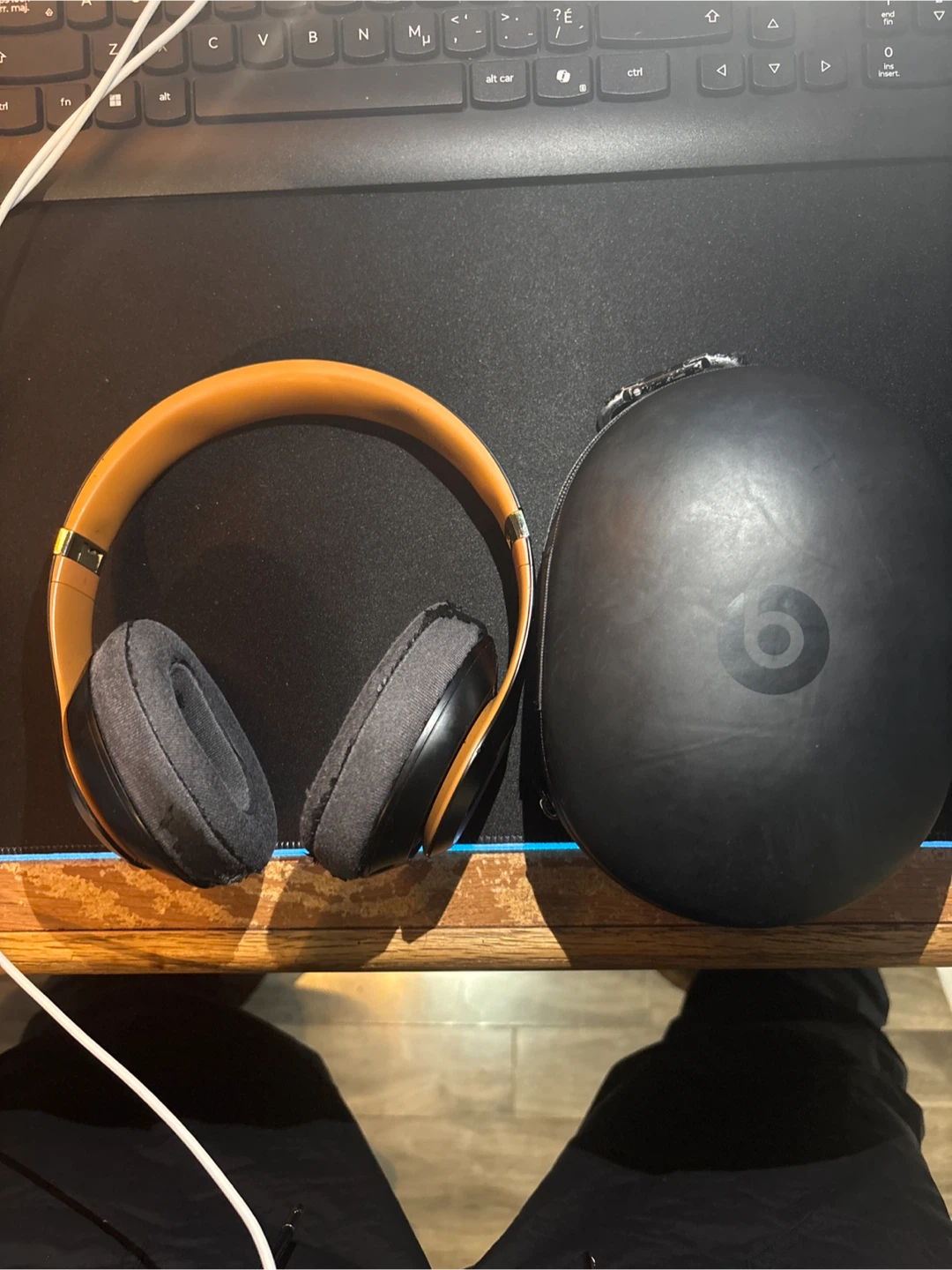 Beats Studio 3 Wireless Headphones - Black/Gold